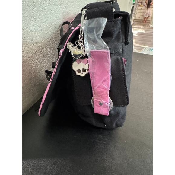 Monster High Draculaura Charm Lace Up Messenger Bag NWT Black Pink - Picture 5 of 9